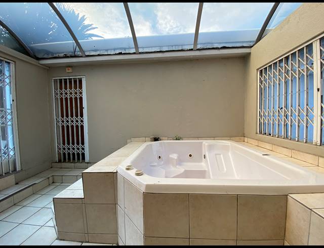 5 BEDROOM HOUSE FOR SALE IN ORIEL